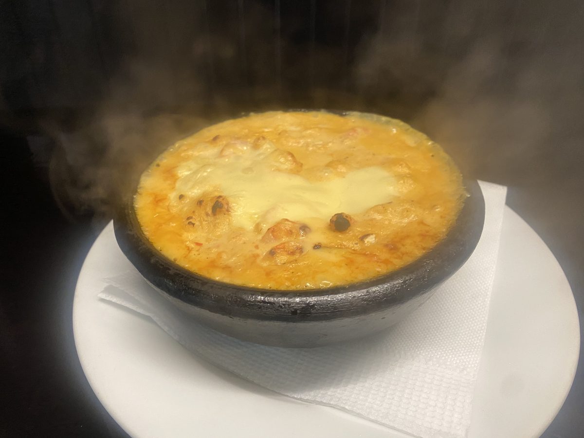 Chupe de mariscos en greda