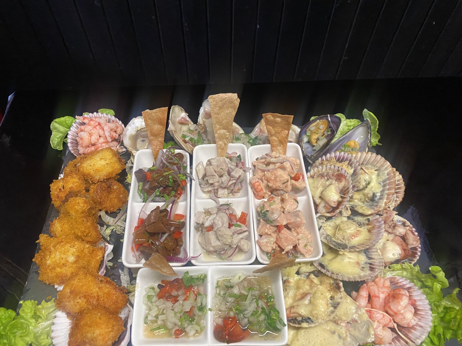 Tabla de ceviches y mariscos frescos de La Picá Gourmet