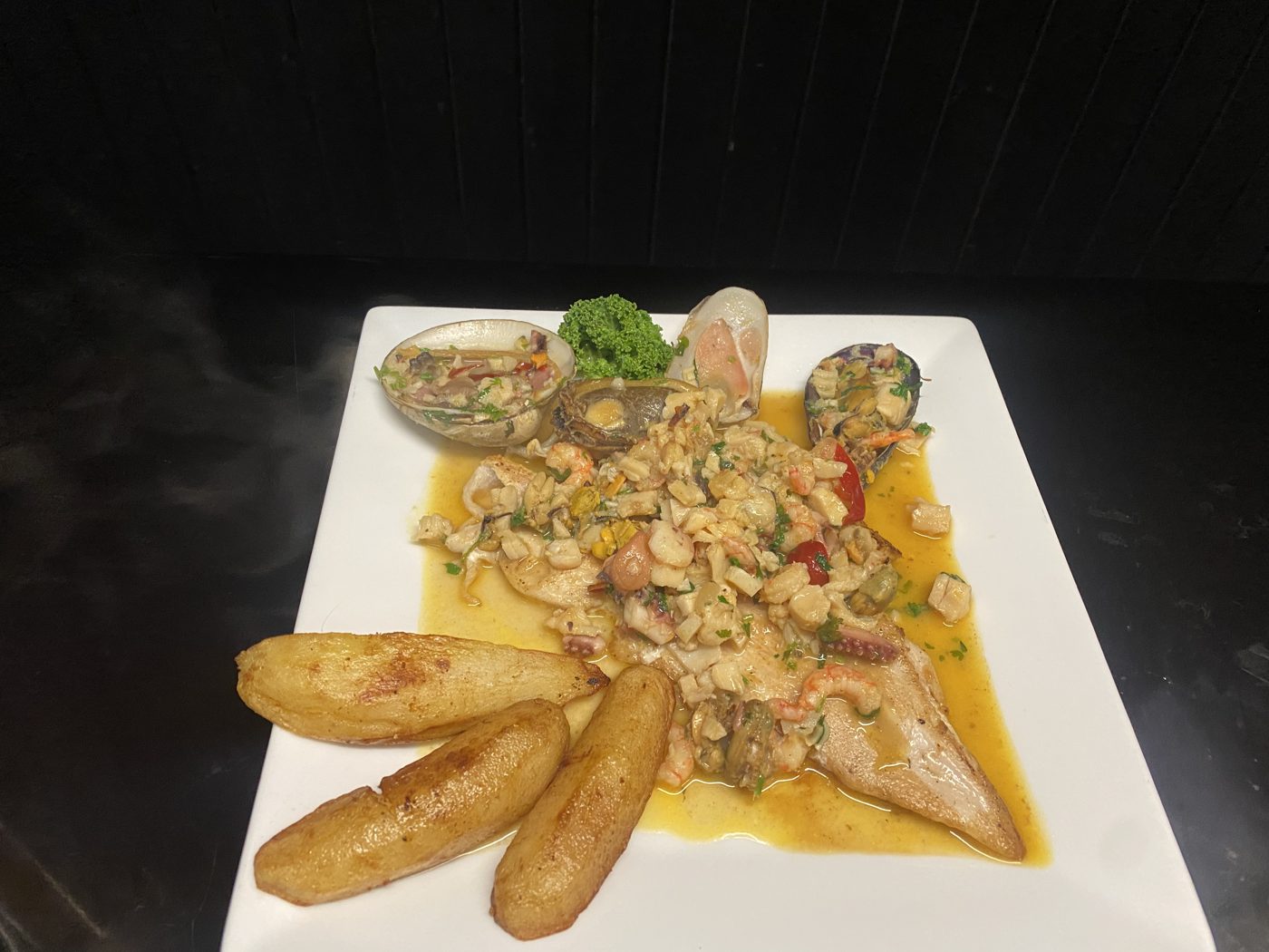 Reineta con mariscos al pilpil